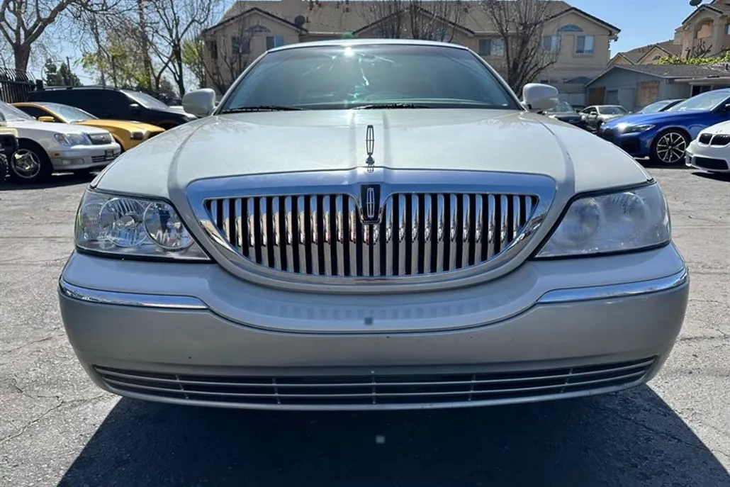 2006 Lincoln Town Car Signature Limited photo 1