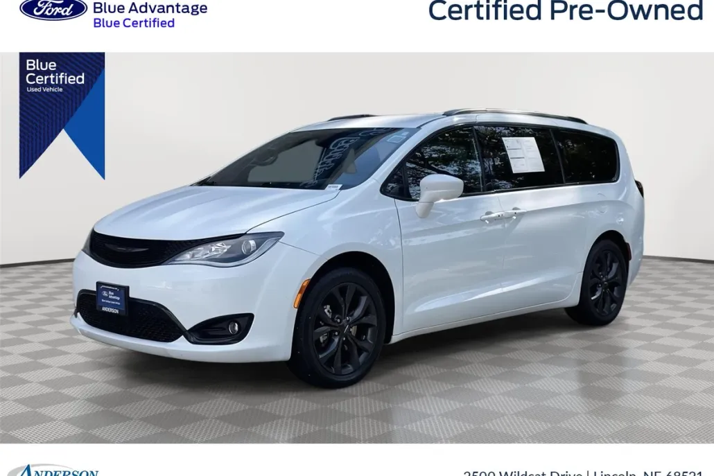 2019 Chrysler Pacifica Touring Plus photo 1