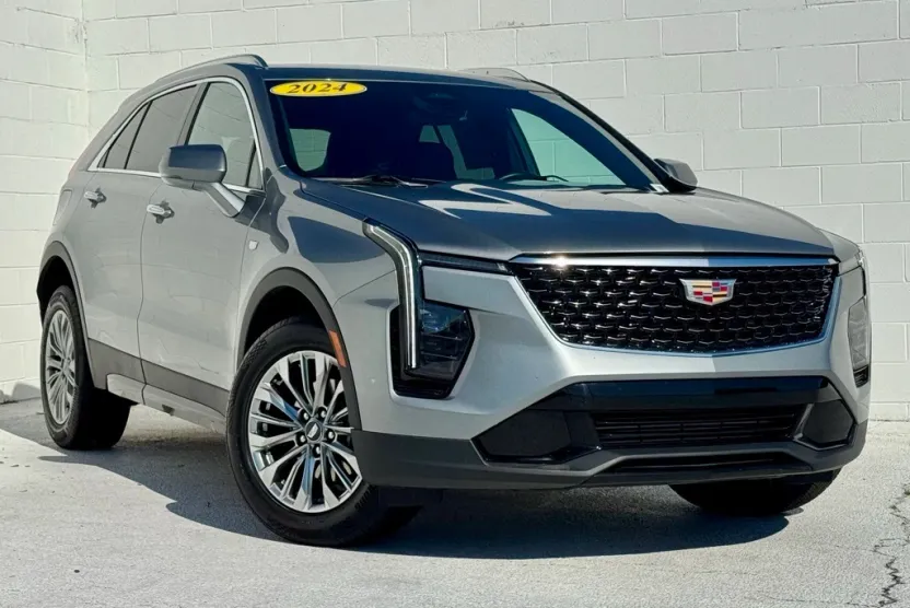 2024 Cadillac XT4 Premium Luxury photo 1