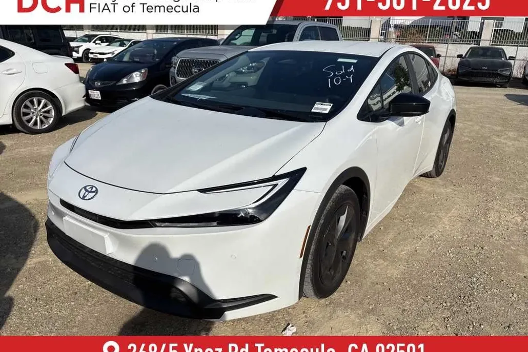 2025 Toyota Prius LE photo 1