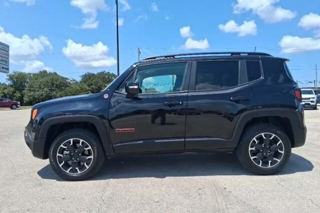 2023 Jeep Renegade Trailhawk photo 1