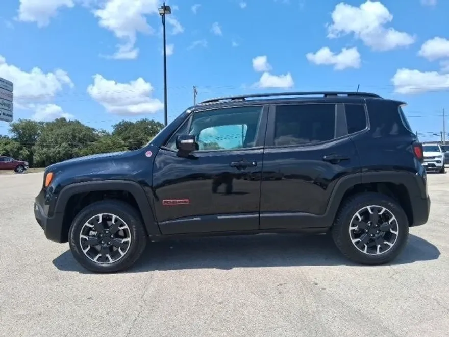 2023 Jeep Renegade Trailhawk photo 1