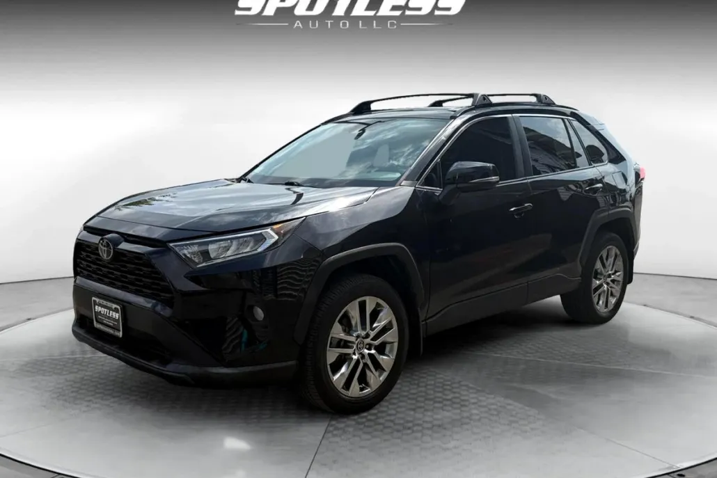 2021 Toyota RAV4 XLE Premium photo 1