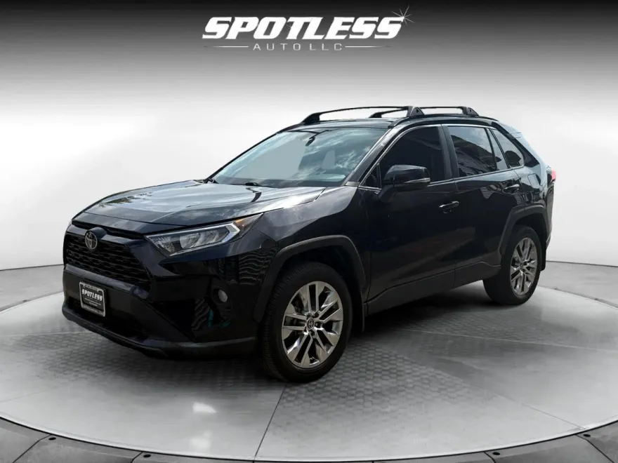 2021 Toyota RAV4 XLE Premium photo 1