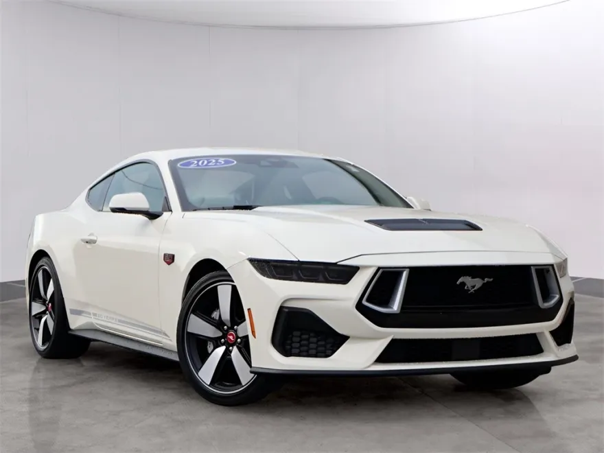 2025 Ford Mustang GT Premium photo 1
