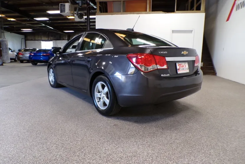 2016 Chevrolet Cruze LT photo 1