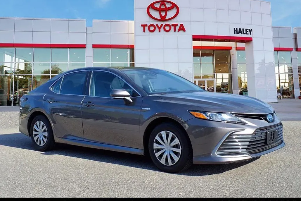 2021 Toyota Camry Hybrid LE photo 1