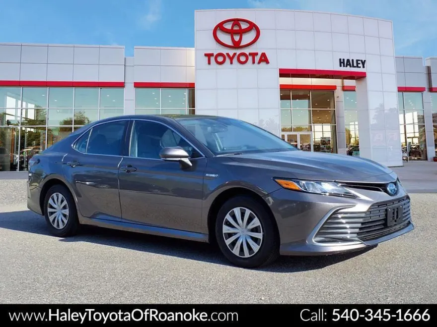 2021 Toyota Camry Hybrid LE photo 1
