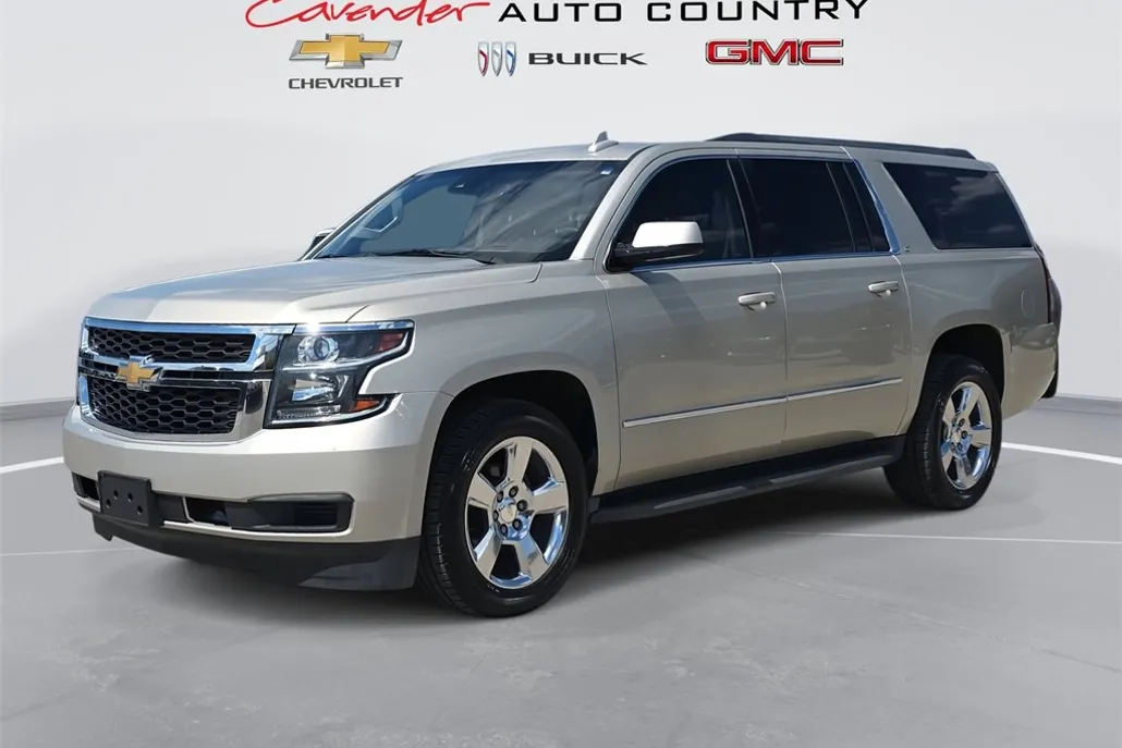 2016 Chevrolet Suburban LT photo 1