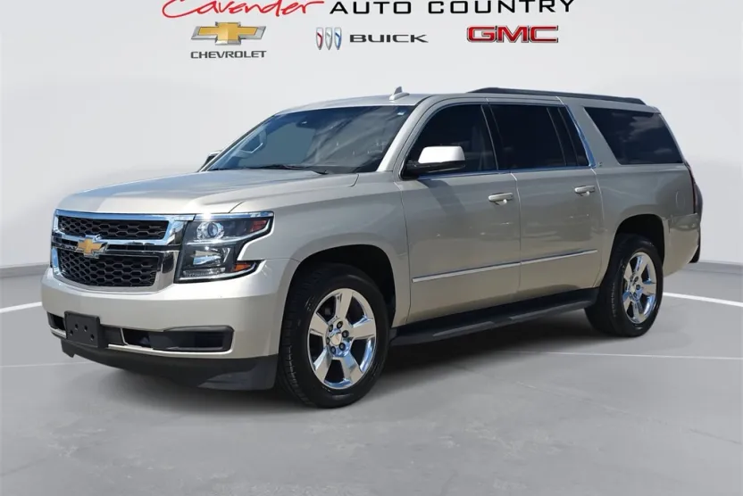 2016 Chevrolet Suburban LT photo 1