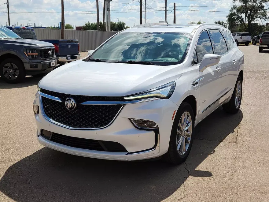 2023 Buick Enclave Avenir photo 1