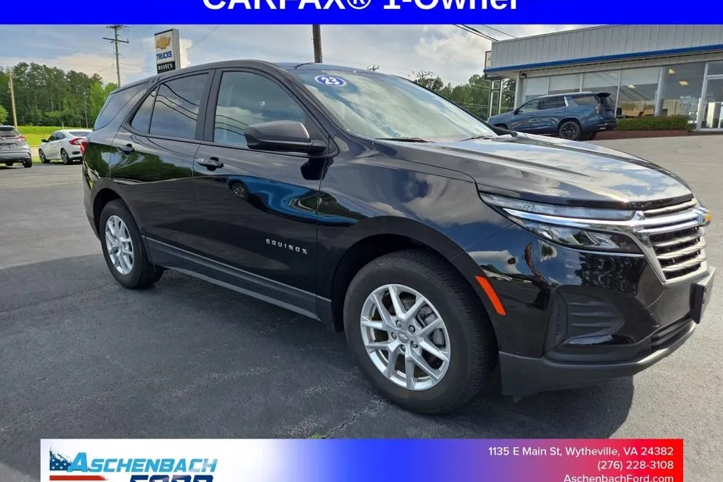 2023 Chevrolet Equinox LS photo 1