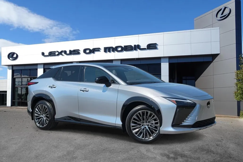 2023 Lexus RZ 450e Luxury photo 1