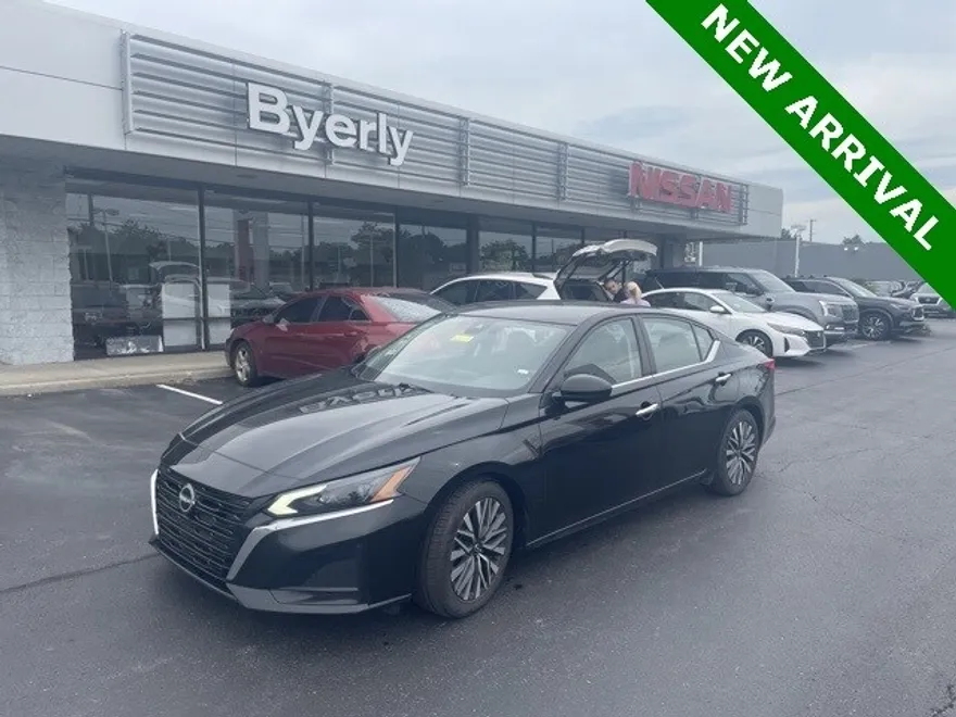 2023 Nissan Altima 2.5 SV photo 1