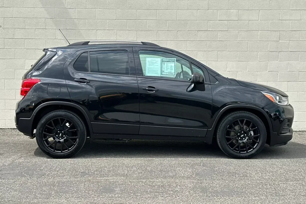 2022 Chevrolet Trax LT photo 1