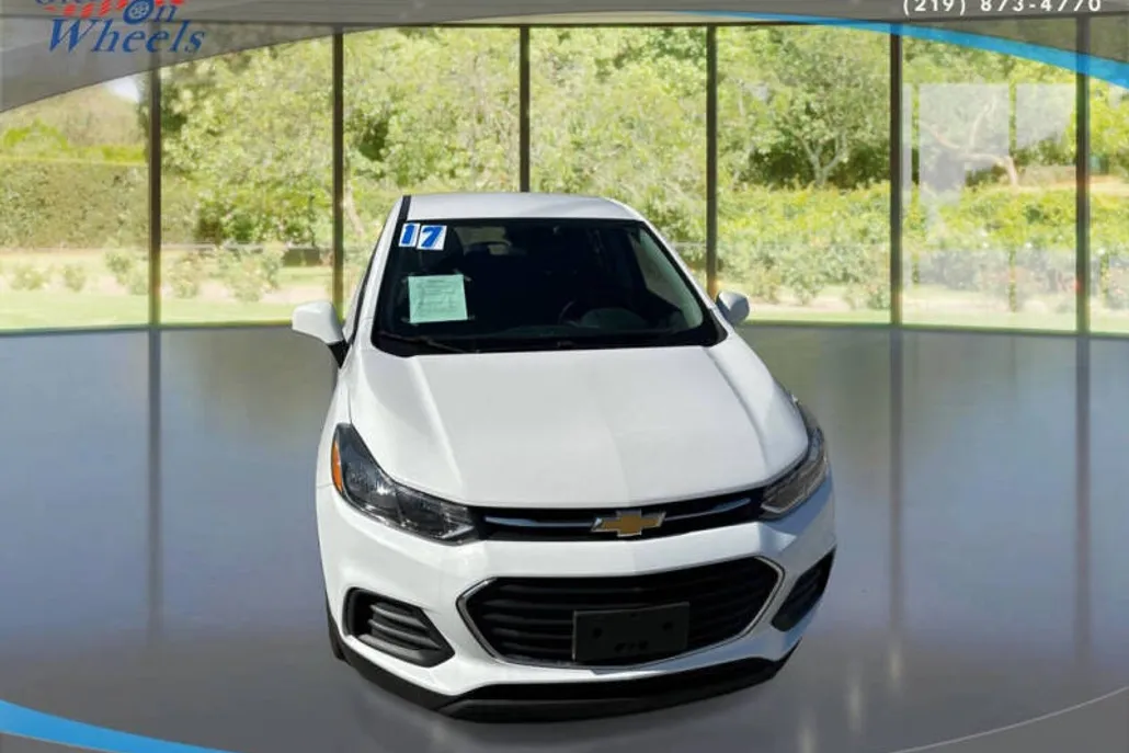 2017 Chevrolet Trax LS photo 1