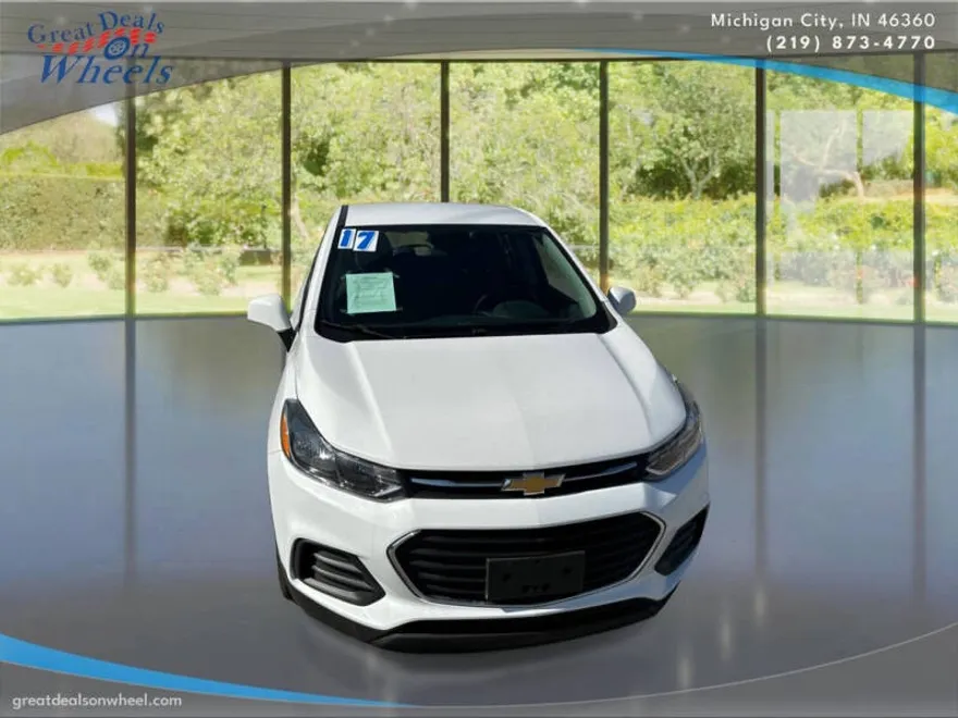 2017 Chevrolet Trax LS photo 1
