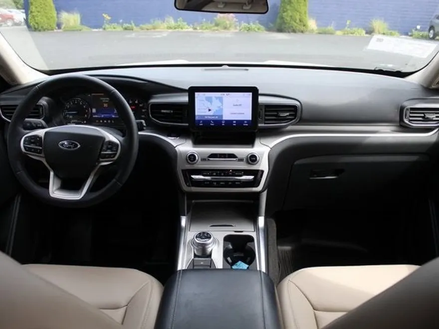 2022 Ford Explorer XLT photo 1