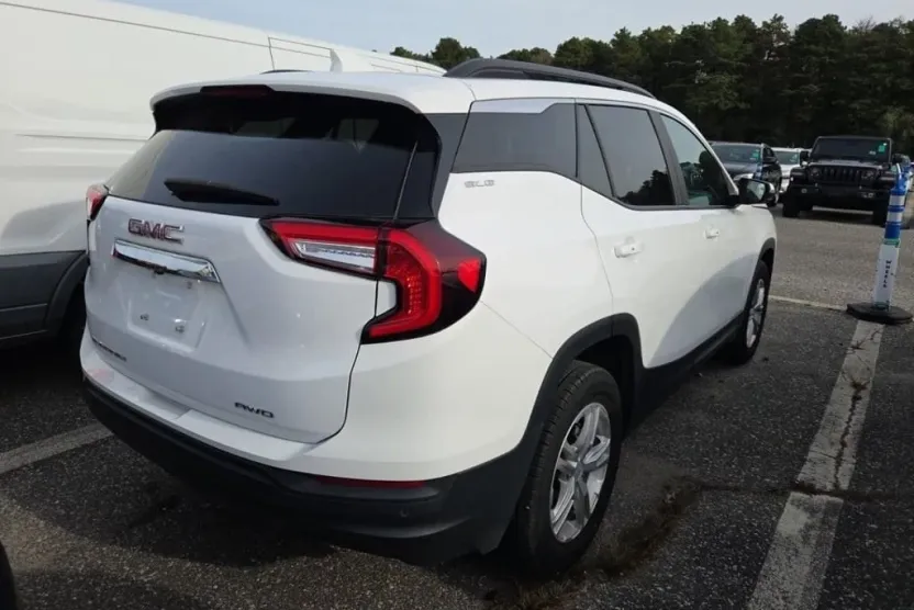 2023 Gmc Terrain SLE photo 1