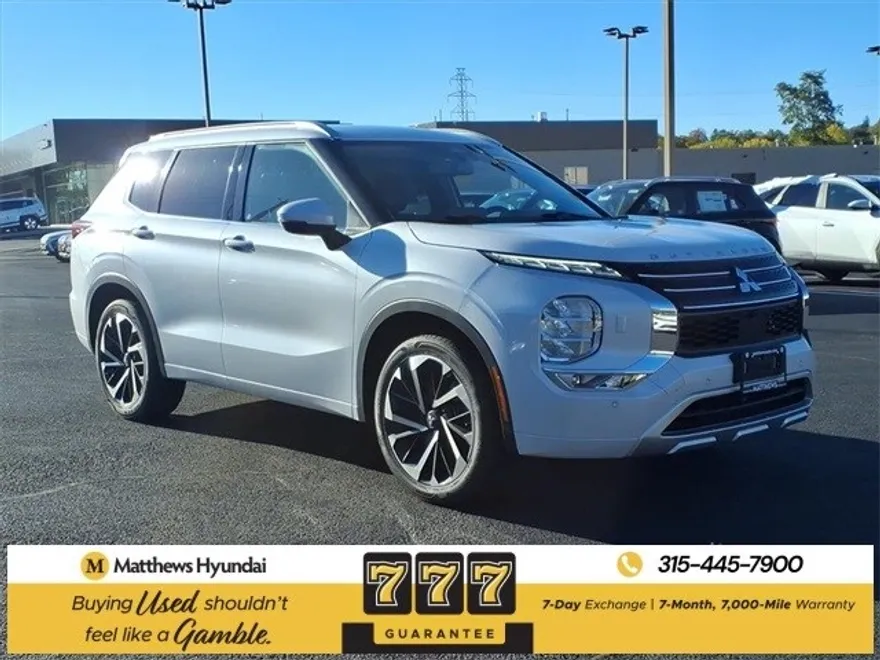 2022 Mitsubishi Outlander SEL photo 1