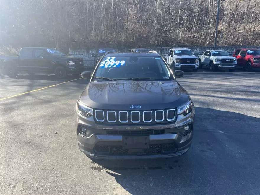 2022 Jeep Compass Latitude photo 1