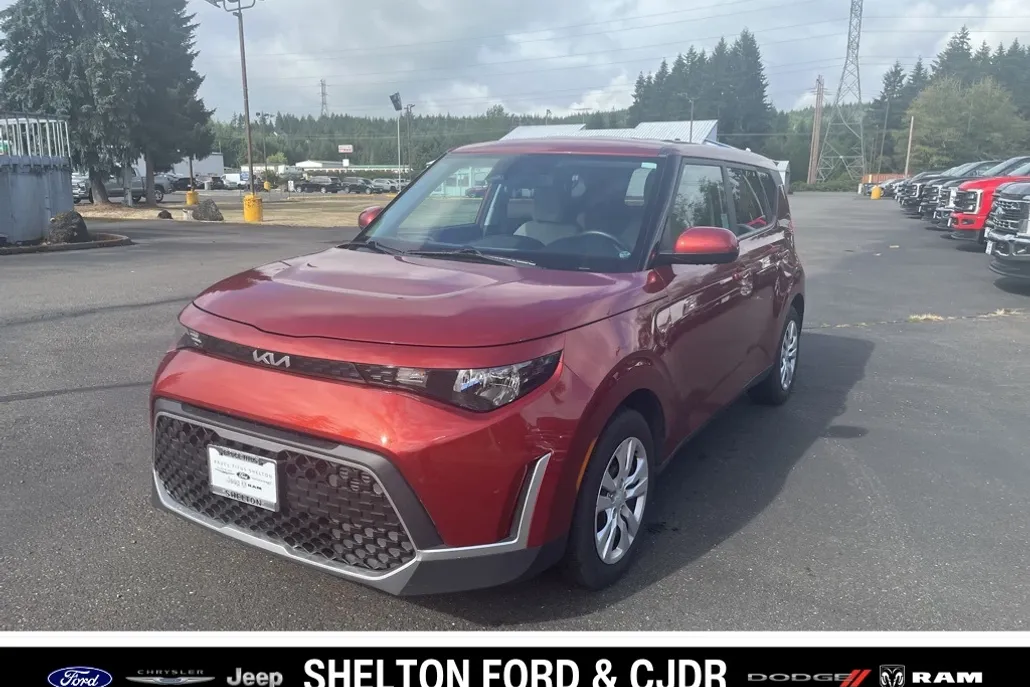 2023 Kia Soul LX photo 1