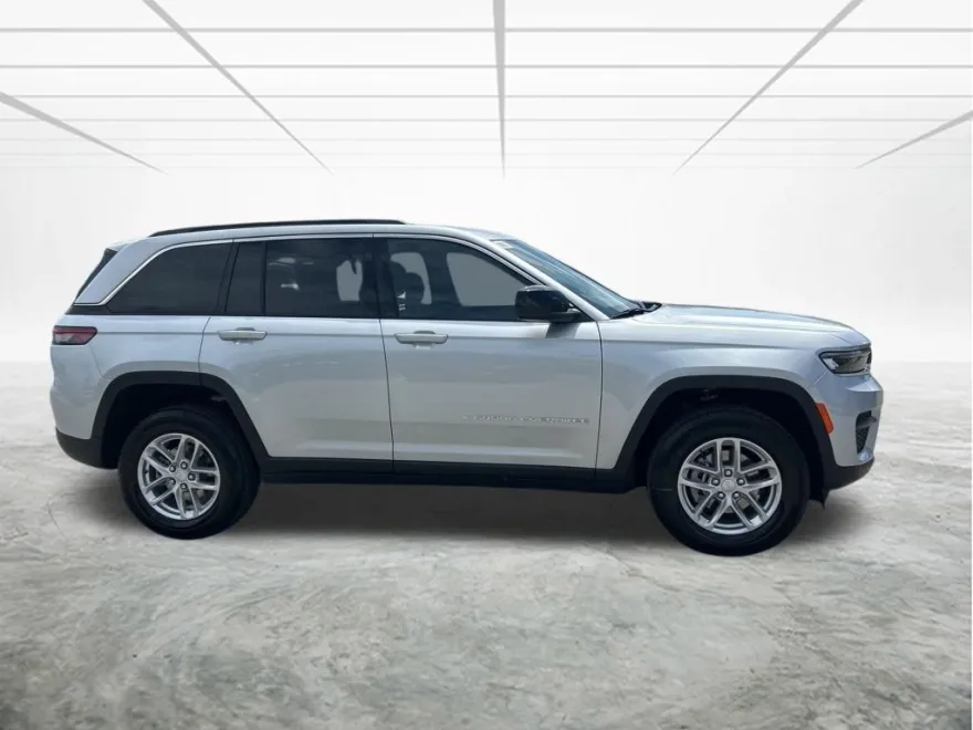 2025 Jeep Grand Cherokee Laredo X photo 1