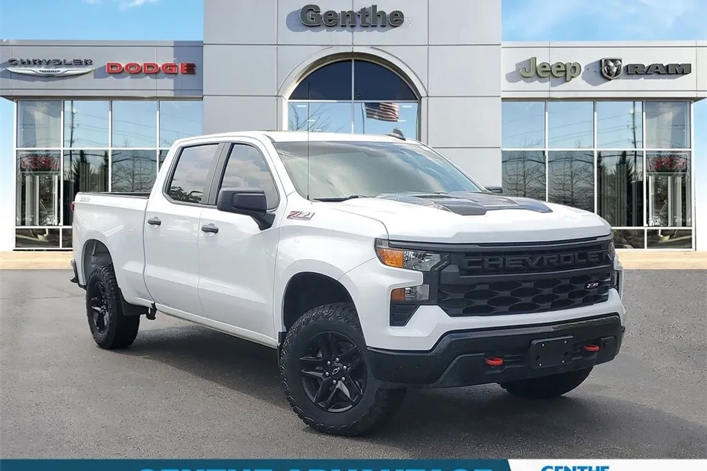 2023 Chevrolet Silverado 1500 Custom Trail Boss photo 1