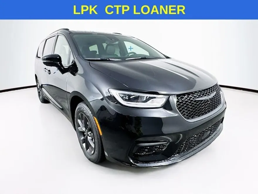 2025 Chrysler Pacifica photo 1