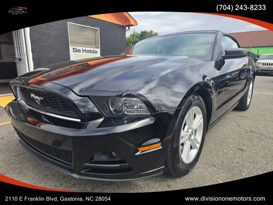 2014 Ford Mustang V6 Convertible photo 1
