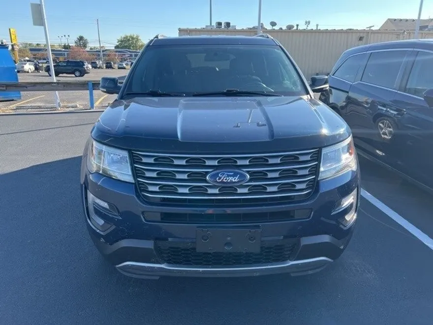 2017 Ford Explorer XLT photo 1