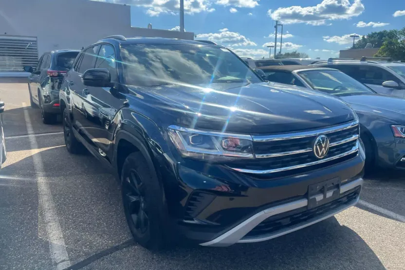 2022 Volkswagen Atlas Cross Sport SE photo 1