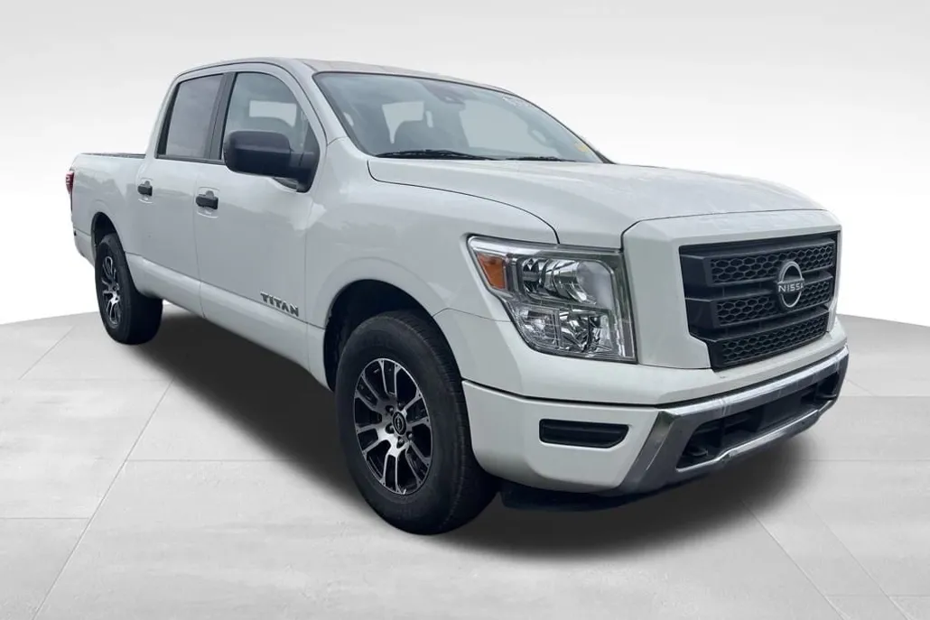 2024 Nissan Titan SV photo 1