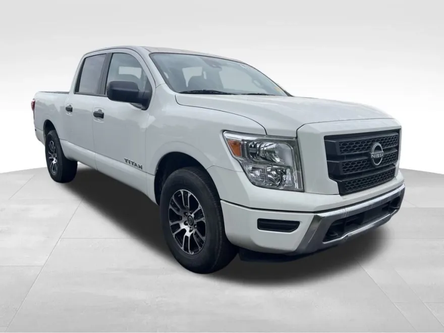 2024 Nissan Titan SV photo 1