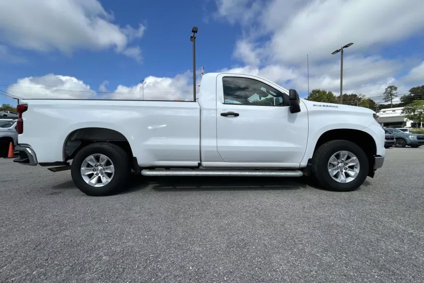 2024 Chevrolet Silverado 1500 photo 1