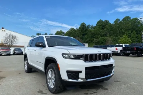 2025 Jeep Grand Cherokee Laredo photo 1