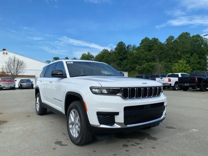 2025 Jeep Grand Cherokee Laredo photo 1