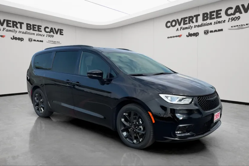 2026 Chrysler Pacifica Limited photo 1