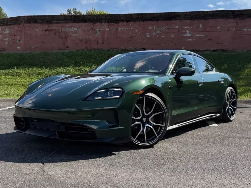 2025 Porsche Taycan photo 1