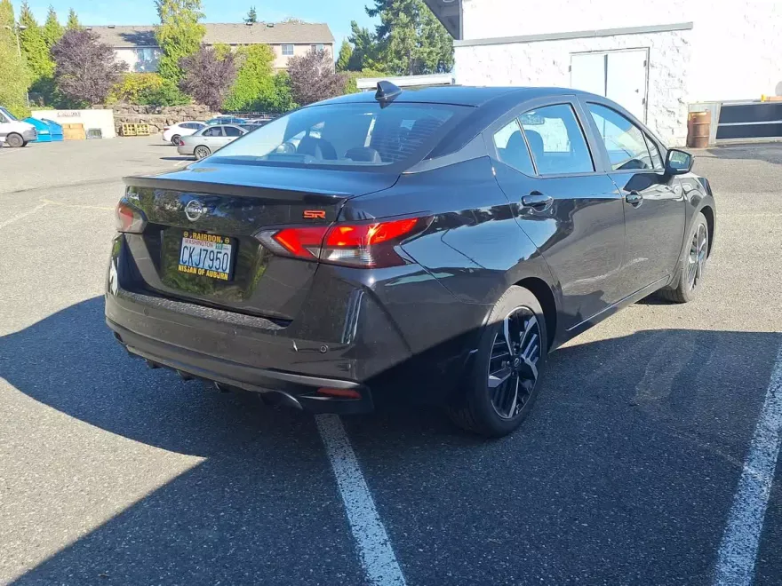 2024 Nissan Versa 1.6 SR photo 1