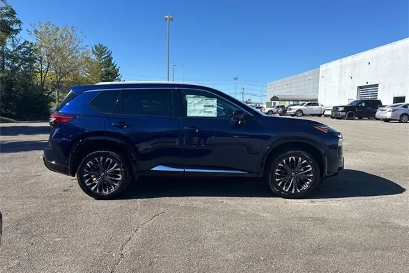 2026 Nissan Rogue Platinum photo 1