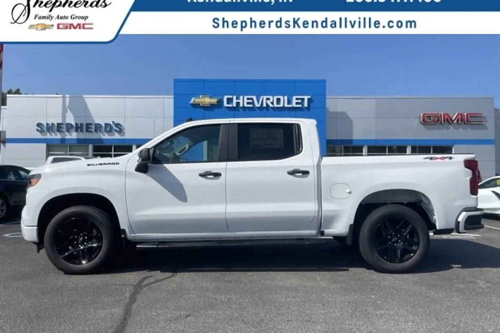 2024 Chevrolet Silverado 1500 Custom photo 1