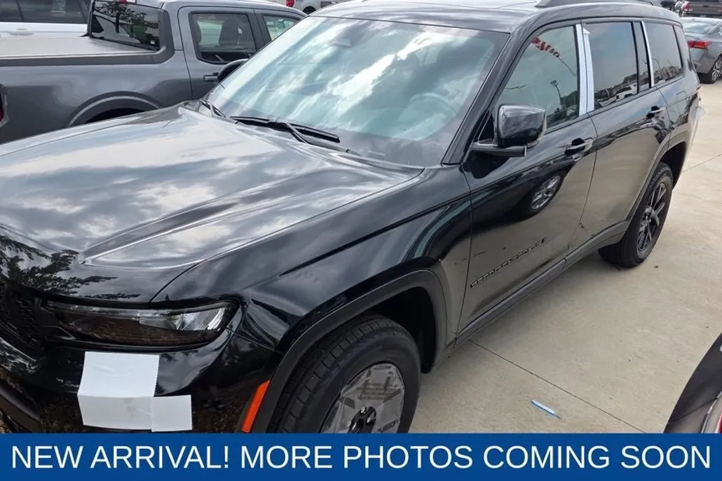 2025 Jeep Grand Cherokee Altitude photo 1