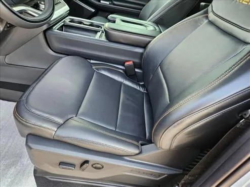 2025 Ford Expedition photo 4