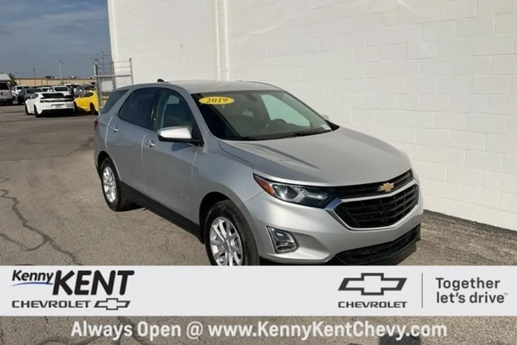2019 Chevrolet Equinox LT photo 1
