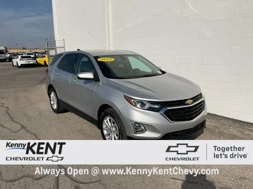 2019 Chevrolet Equinox LT photo 1