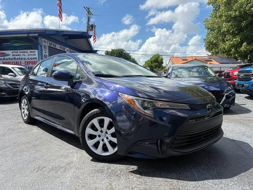 2024 Toyota Corolla LE photo 1