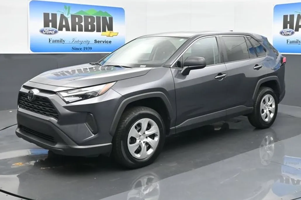 2023 Toyota RAV4 LE photo 1