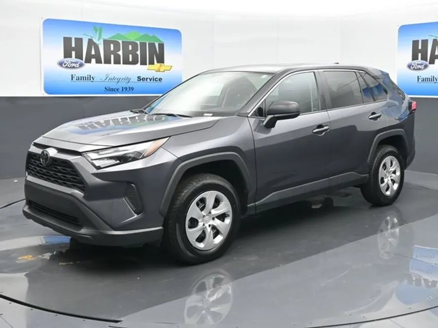 2023 Toyota RAV4 LE photo 1