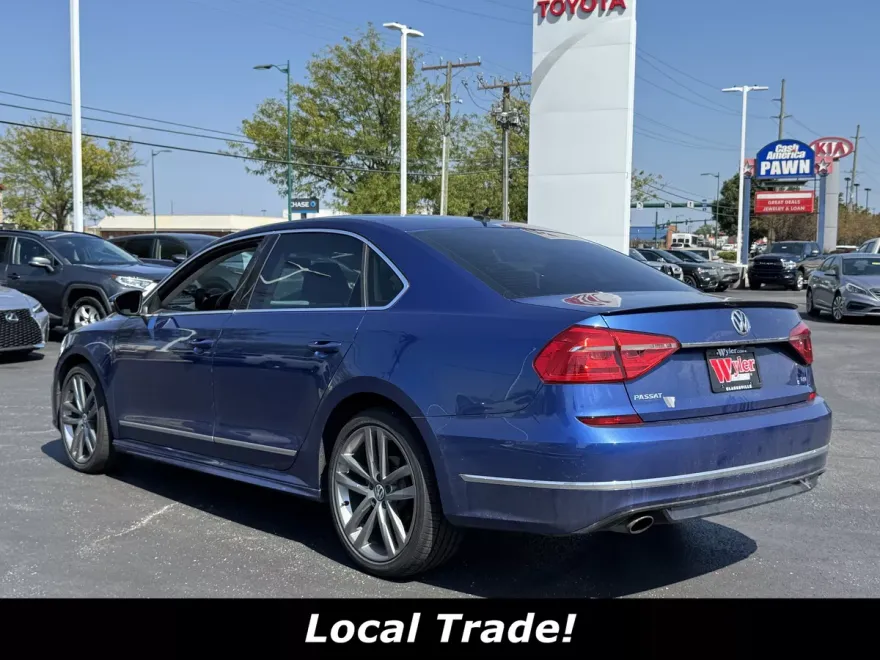 2016 Volkswagen Passat R-Line photo 1